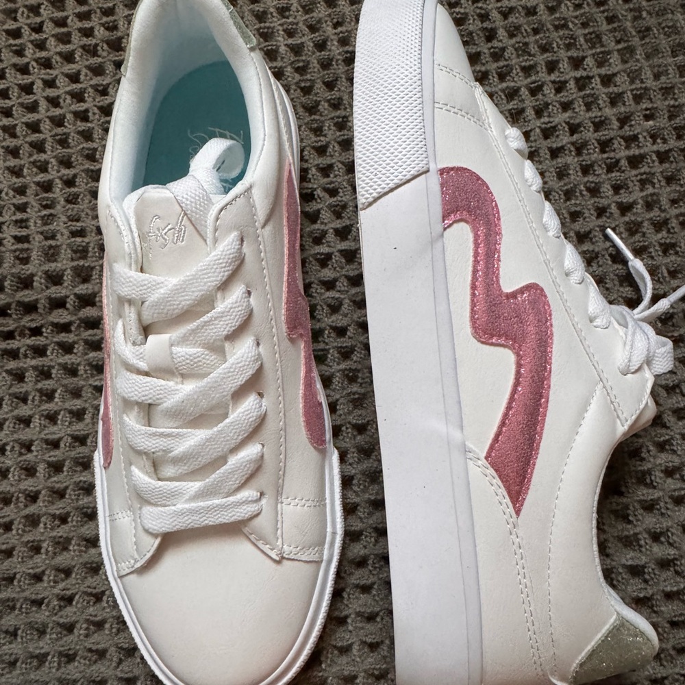 Women's Blowfish Malibu White Sneakers with Pink Accent - Casual Lace-Up Comfort